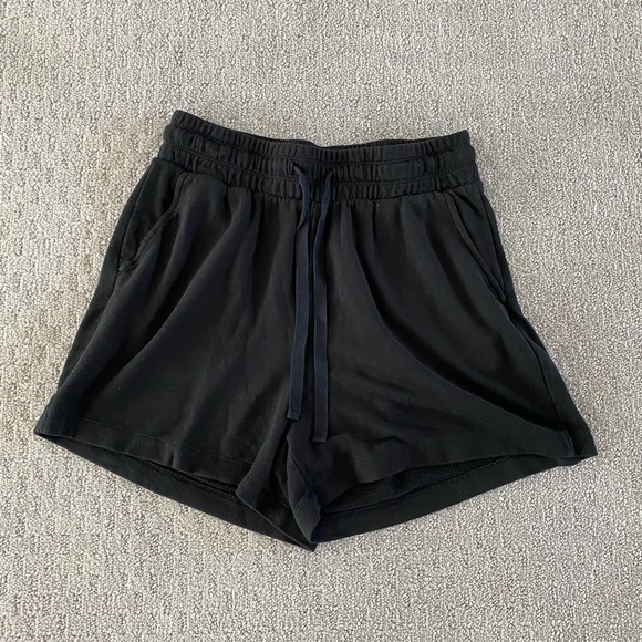 Lou & Grey Signature Soft Shorts in Black - Picture 3 of 8
